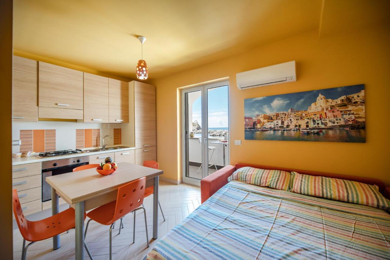 Casa Cinzia In Marina Di Corricella Vila Procida Exterior foto